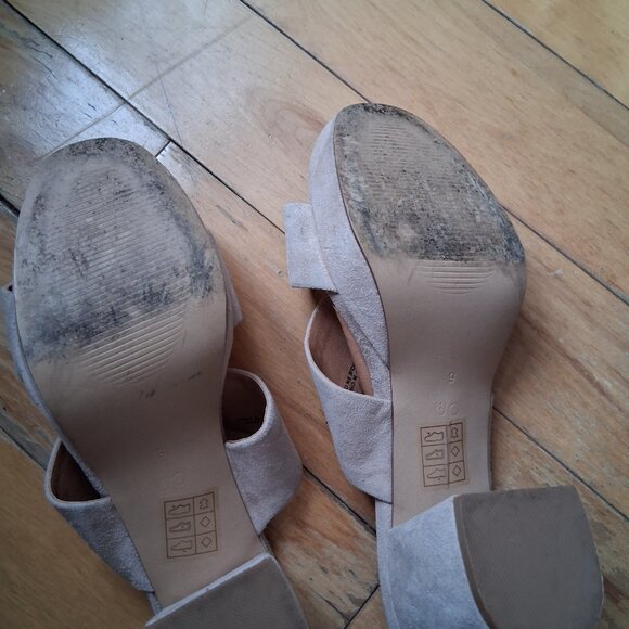 Suede powder pink block heels - Picture 3 of 3